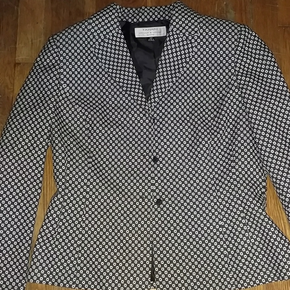 Tahari skirt suit